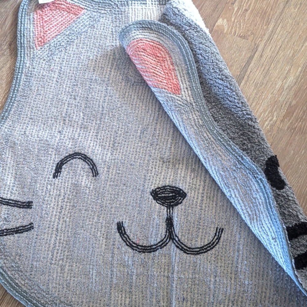 NEW Cat shaped Rug - Picture 3 of 5